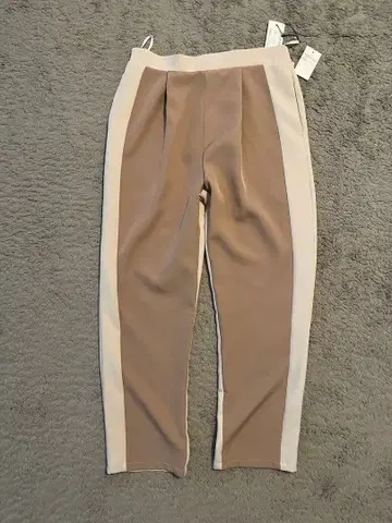 스타일 라비 새상품급 깔끔한 팬츠 11호 택 포함 베이지