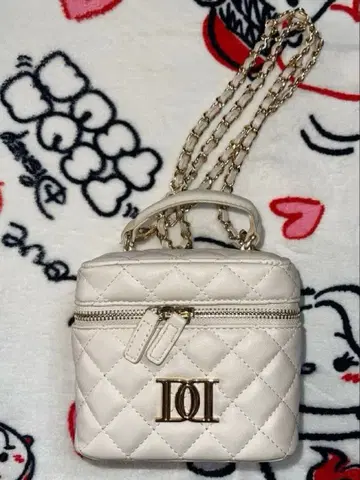 다리치 퀼팅 미니 스퀘어 백 아이보리