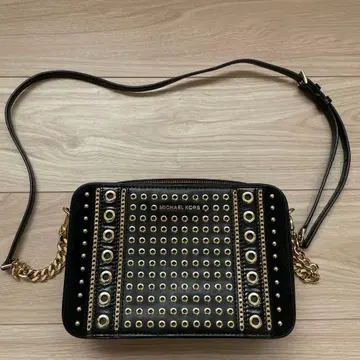 MICHAEL KORS 스터드 부착 숄더백