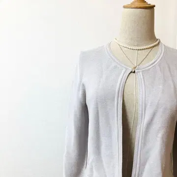 새상품급 마리에 에프데 숏 기장 가디건 라메 비쥬 그레이 9M