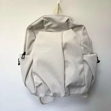 화이트 심플 럭색