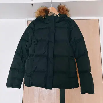 퍼 달린 후드 블랙 다운 자켓