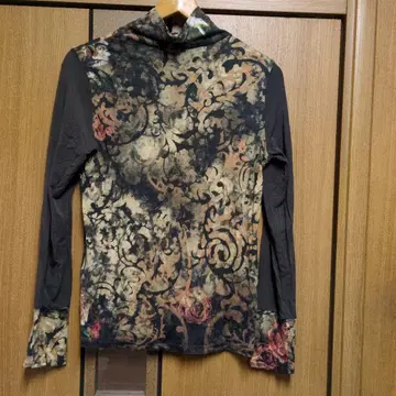 NERO 긴팔 T셔츠 꽃무늬