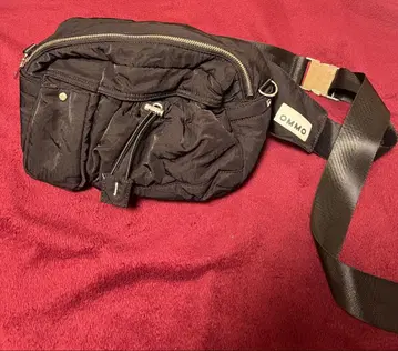 [ 새상품급 ] [ 완판템 ] OMMO 블랙 바디백 2way 숄더백