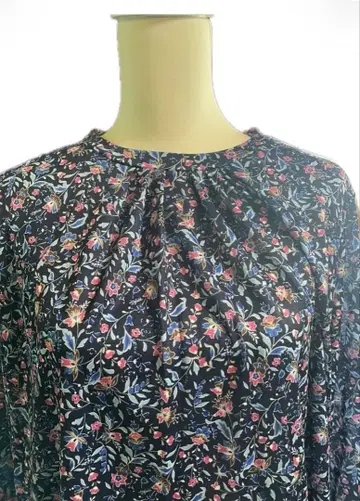 미제르 미니 꽃무늬 블라우스 개더넥 긴팔