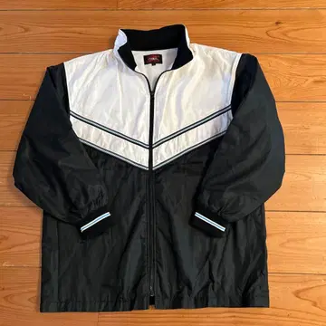 윈드 브레이커 블랙/화이트 스트라이프 디자인