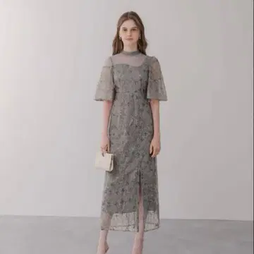 LEJA 꽃무늬 자수 스팽글 벨로아 슬릿 I라인 드레스