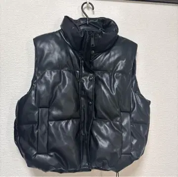 블랙 합성 피혁 다운 베스트