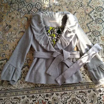 LALLEGRO 프릴 포함 그레이 랩 자켓