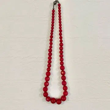 빨간색 비즈 목걸이