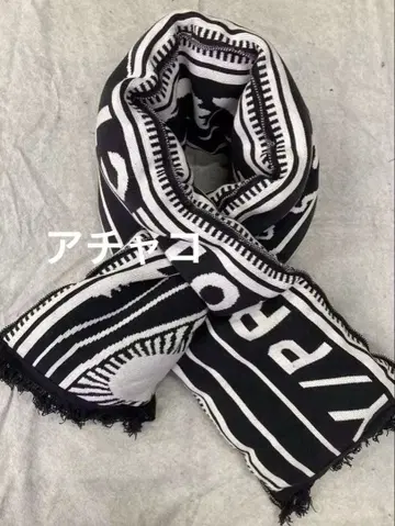 Y. Project 블랙 화이트 Pillow 머플러