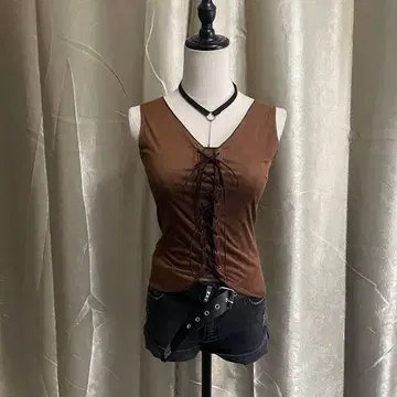 스웨이드 느낌 슬리브리스 레이스업 타이트한 느낌 그런지 모리걸