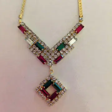 비즈 목걸이 빨간색 그린 V자형