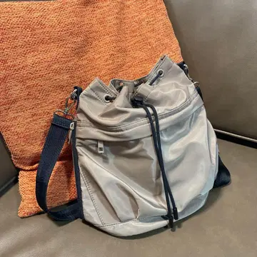 이번 시즌 유나이티드 애로우즈 드로스트 백