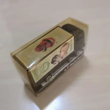 Acid Black Cherry 투어 트럭 굿즈