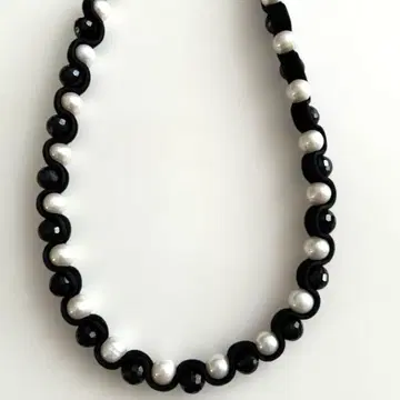 담수 진주와 오닉스 리본 목걸이
