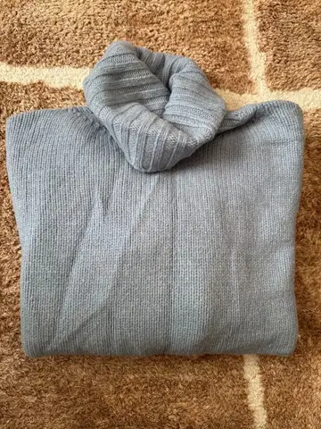 스카이블루 터틀넥 니트