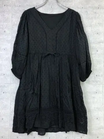 Jewel Changes 구제 의류 자수 레이스 절개 V넥 도트 원피스