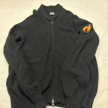 EA7 블랙 지퍼 스웨터