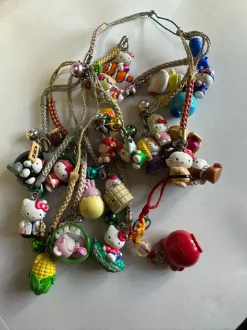 지역 한정 키티 스트랩 세트 20개