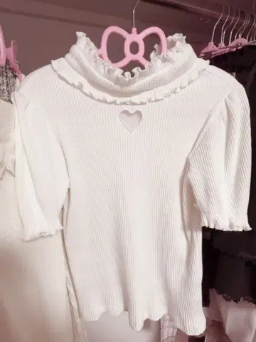 MARS 원톤 하트 컷아웃 골지 상의 화이트