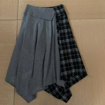 Mila Owen 비대칭 플레어 스커트 블랙 계열 체크