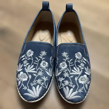 camelot REGAL 꽃무늬 자수 데님 슬립온