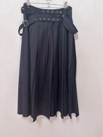 HARE 블랙 플리츠 스커트 벨트 포함