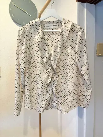 도트 무늬 프릴 셔츠 사이즈 36