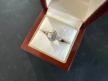 게 모티브의 세련된 실버 반지