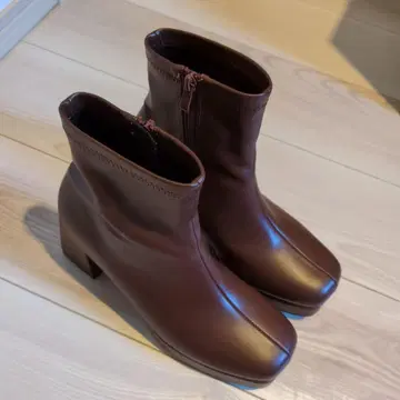 브라운 지퍼 달린 숏부츠