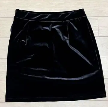 블랙 벨벳 타이트 스커트