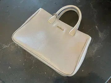 FURLA의 귀여운 베이지 백