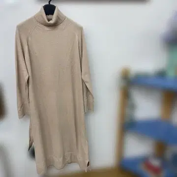 BEIGE 터틀넥 니트 원피스