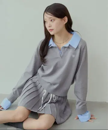 chico 자수 장식 카라 부착 폴로 니트