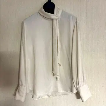 스트로베리 필드 ICHIE 아이보리 리본 포함 블라우스