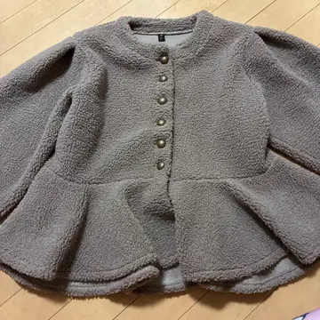 새상품급 페플럼형 보아 자켓