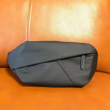 FARIE 블랙 바디백