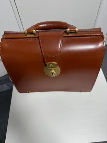 코코마이스터 브라운 가죽 핸드백