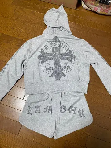 크로스 모티브 후드티와 숏 팬츠 셋업 그레이 택 포함 미사용 새상품