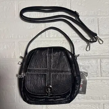 블랙 합성 피혁 숄더백