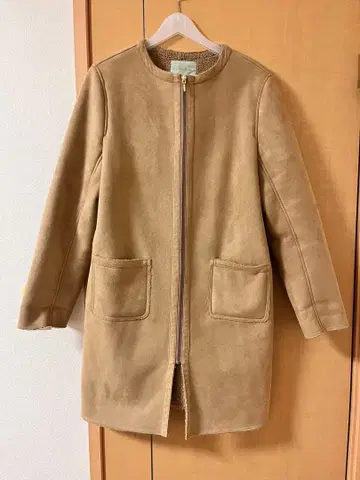 베이지 스웨이드풍 롱 코트