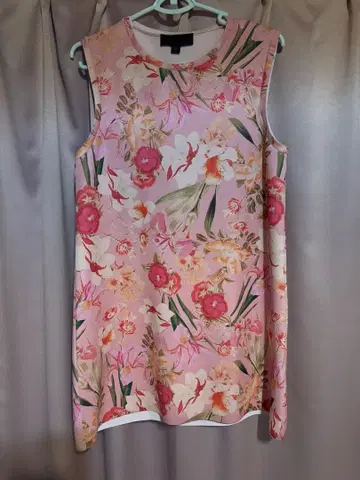 미사용 새상품 ZARA 꽃무늬 슬리브리스 원피스