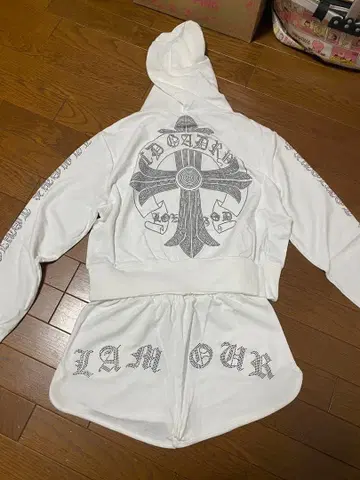 크로스 모티브 후드티와 숏 팬츠 셋업 화이트 택 포함 미사용 새상품