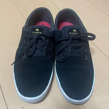 Emerica 블랙 스니커즈