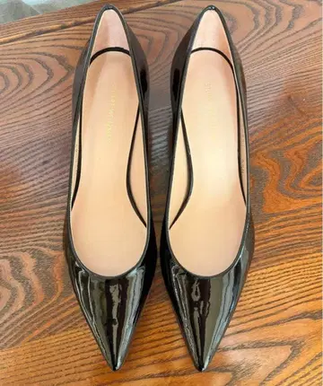 새상품 에나멜 펌프스 36.5 블랙