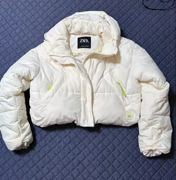 ZARA 후드 부착 숏 기장 화이트 다운 자켓 M 사이즈