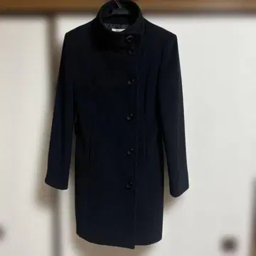 블랙 롱 코트 버튼 포함