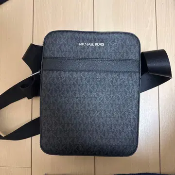 MICHAEL KORS 모노그램 숄더백