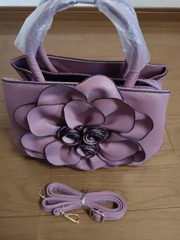 꽃 장식 퍼플 핸드백